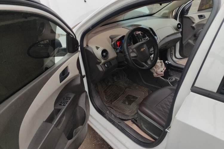 Used Chevrolet Aveo Sonic 2011 Sedan 1.4L MT SL