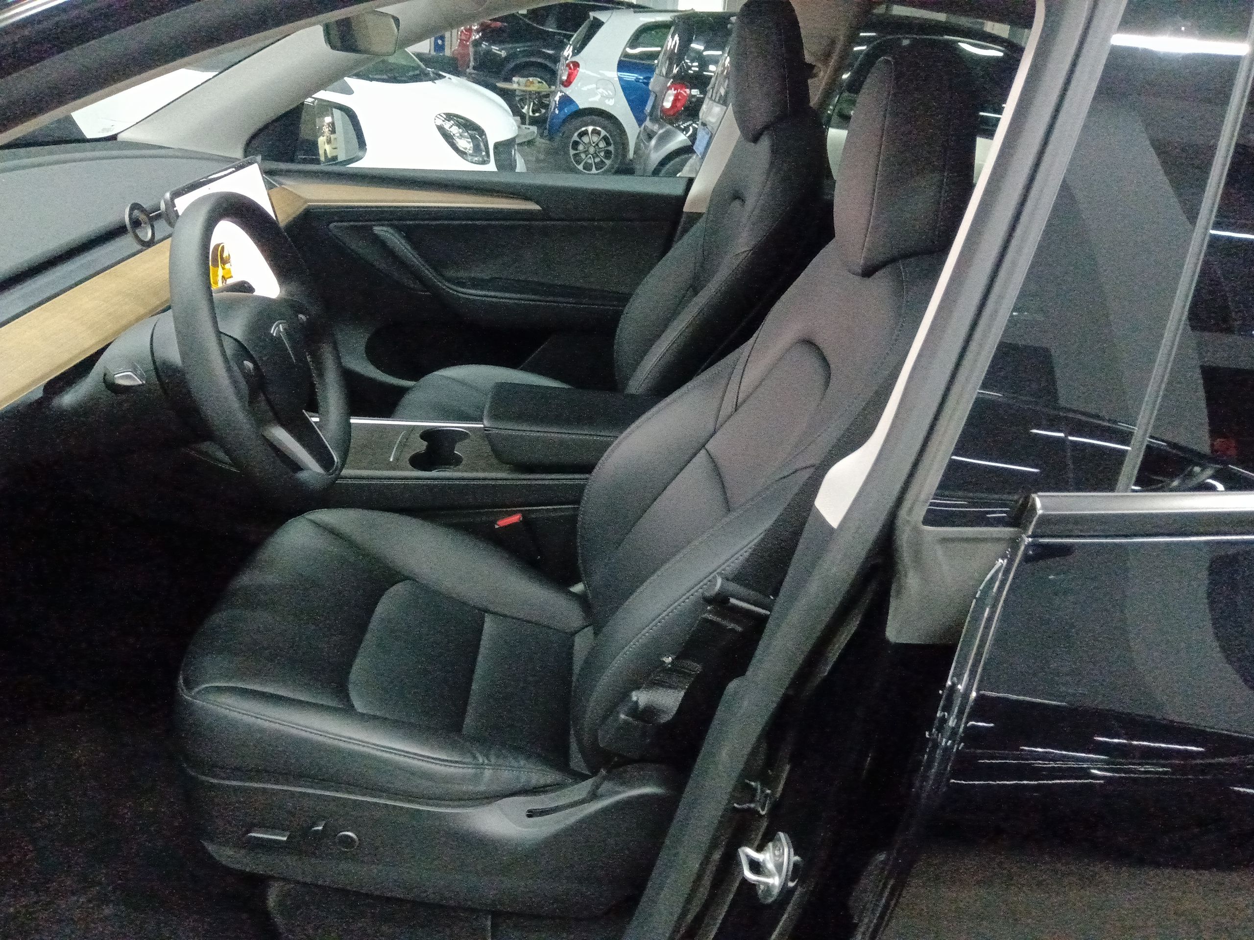 Переднее сиденье в автомобиле