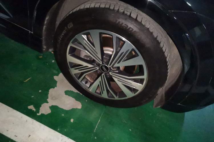 Used Audi Q5 e-tron 2023 40 e-tron Shining Edition Mecha Kit