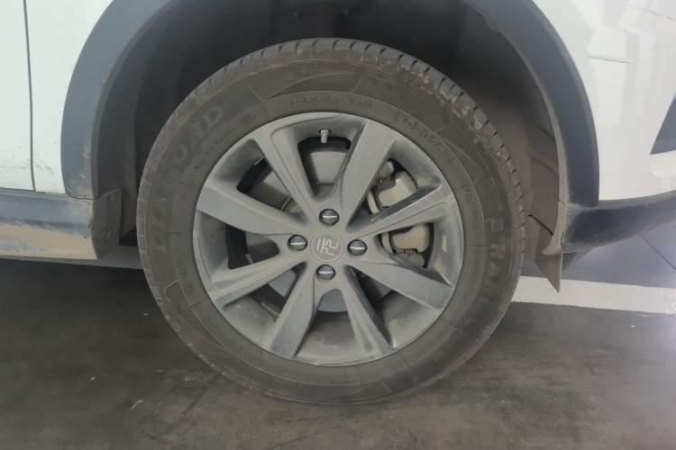 Used BYD Yuan New Energy 2019 EV535 Smart Connect Trendsetting Model Right Front Wheel Hub