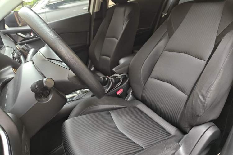 Used Mazda 3 Axela 2016 Sedan 1.5L Automatic Comfort Model