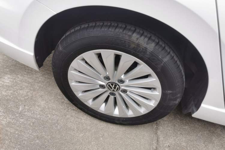 Used Volkswagen Lavida 2021 1.5L Automatic Comfort Edition Right Rear Wheel Hub