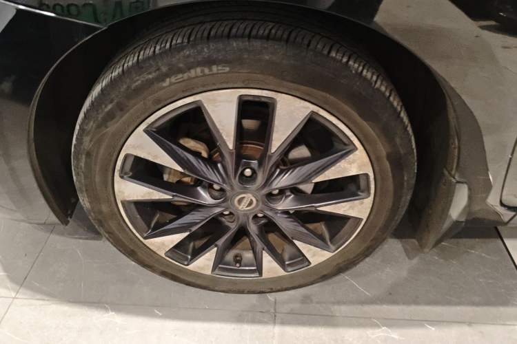 Used Nissan Lannia 2016 1.6L CVT Smart Cool Edition Left Front Wheel Hub