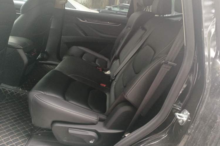 Used SAIC MAXUS D90 Pro 2023 2.0T Gasoline 4x4 Luxury Edition 7 Seats
