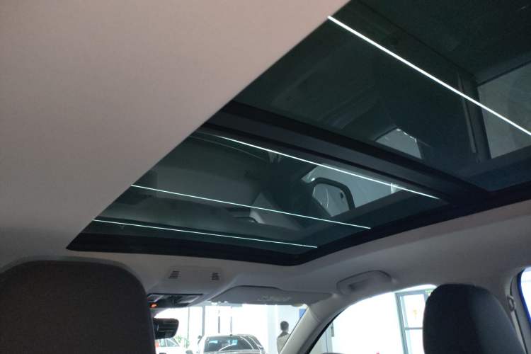 Used Volkswagen Tavendor 2024 380TSI All-Wheel-Drive R-Line Cruise Premium Edition Headliner