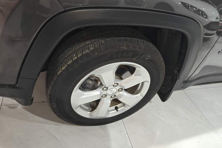 Used Jeep Compass 2017 200T Automatic Family Edition Left Front Wheel Hub