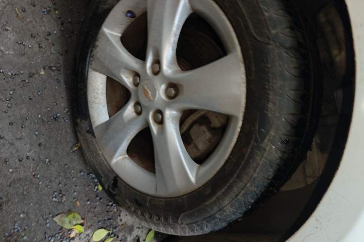 Used Chevrolet Cruze 2013 Hatchback 1.6T Automatic Flagship Model Right Front Wheel Hub