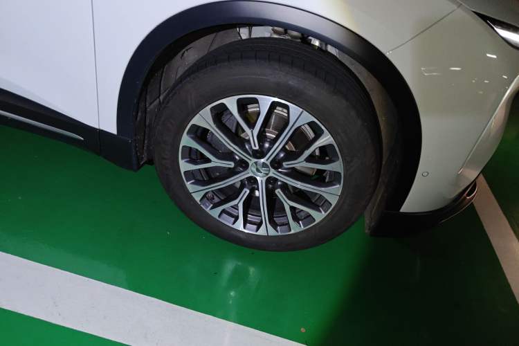 Used Nio ES6 2024 75 kWh Right Front Wheel Hub