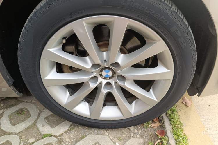 Used BMW 5 Series 2014 528Li Leading Model
