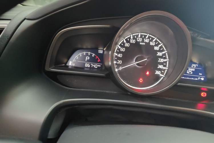 Used Mazda 3 Axela 2017 Sedan 1.5L Automatic Comfort Model Emission Standard China V Odometer Close Up