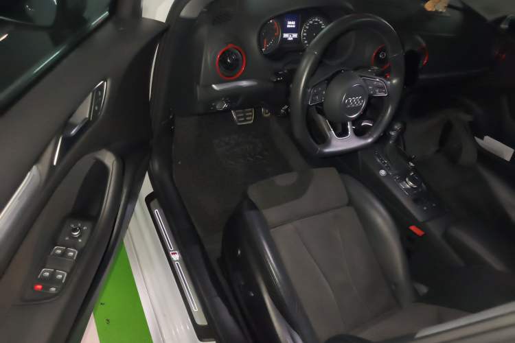 Used Audi A3 2020 Sportback 35 TFSI Sporty Model China VI Driver Seat