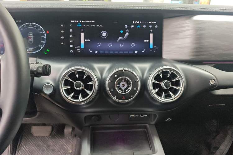 Used Tank 300 2021 City Edition 2.0T—Truly Stylish Audio And AC Panel