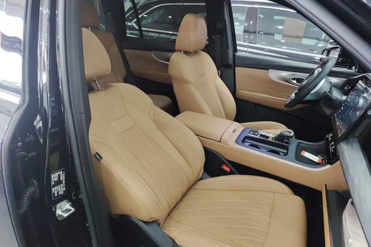 Used GAC Trumpchi GS8 2025 Linghang Series 2.0 TGDI Two-Wheel-Drive Luxury Edition 5 Seats
