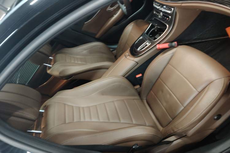 Used Mercedes-Benz E-Class 2019 E 300 L Sporty and Stylish Model
