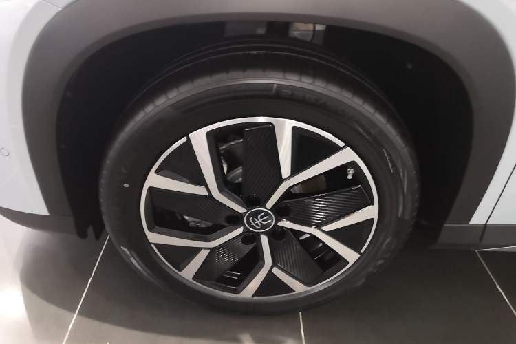 Used BYD Song L DM-i 2025 Intelligent Driving Version 160 km Beyond-Range Type Left Front Wheel Hub