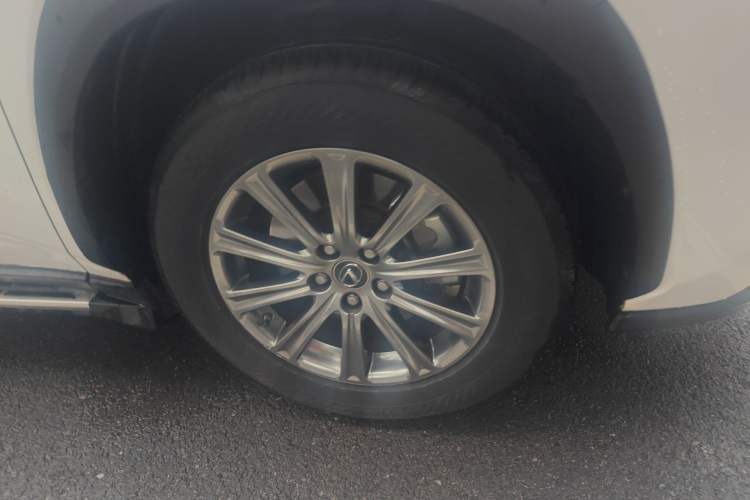 Used Lexus NX 2020 200 Front-Wheel Drive Freeline Edition China VI Standard Right Front Wheel Hub