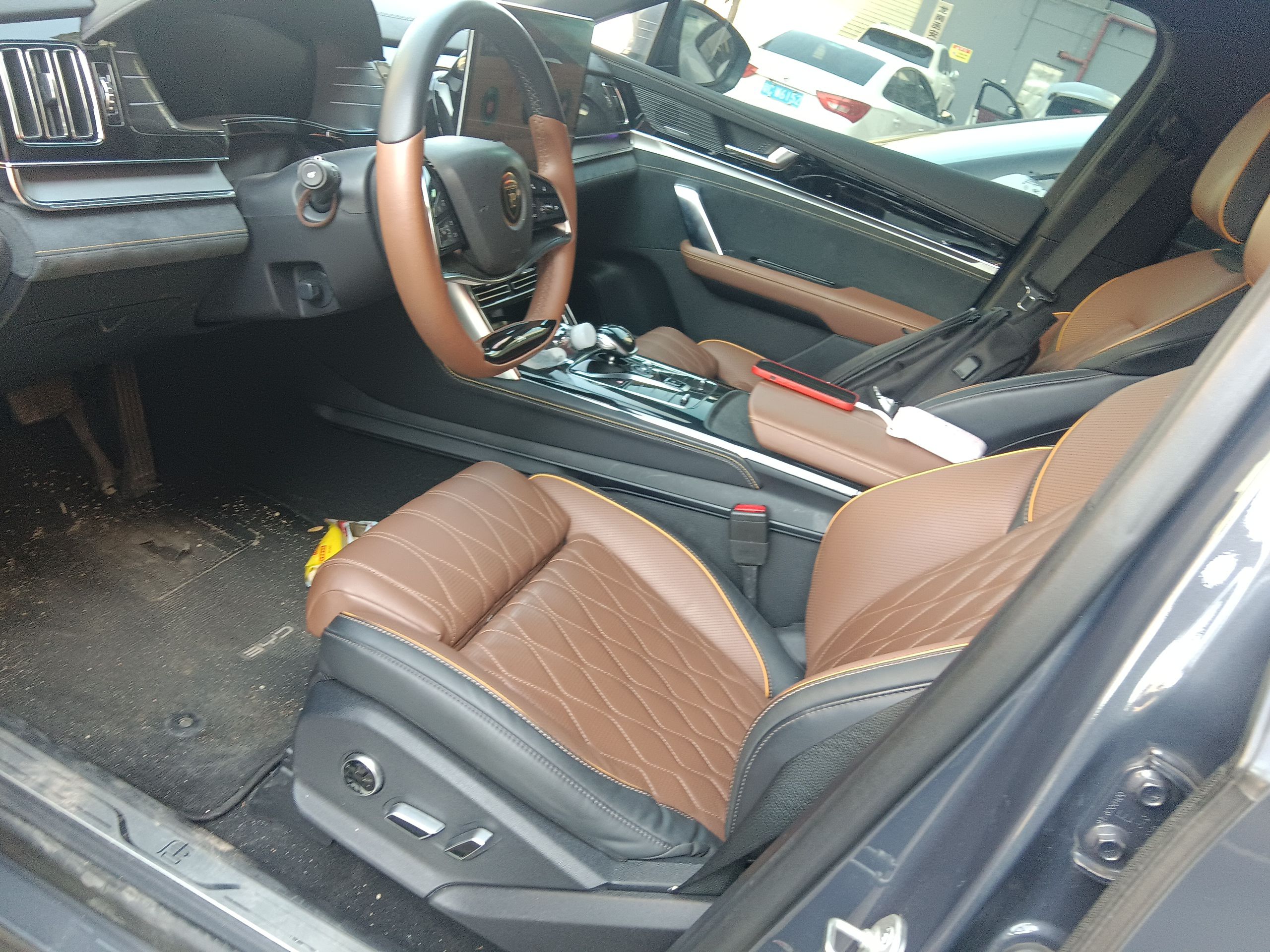 Переднее сиденье в автомобиле