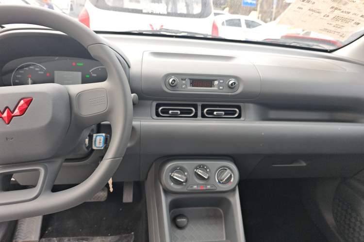 Used Wuling Hongguang New Energy 2025 Extended-Range Hybrid 50 km Utility Version