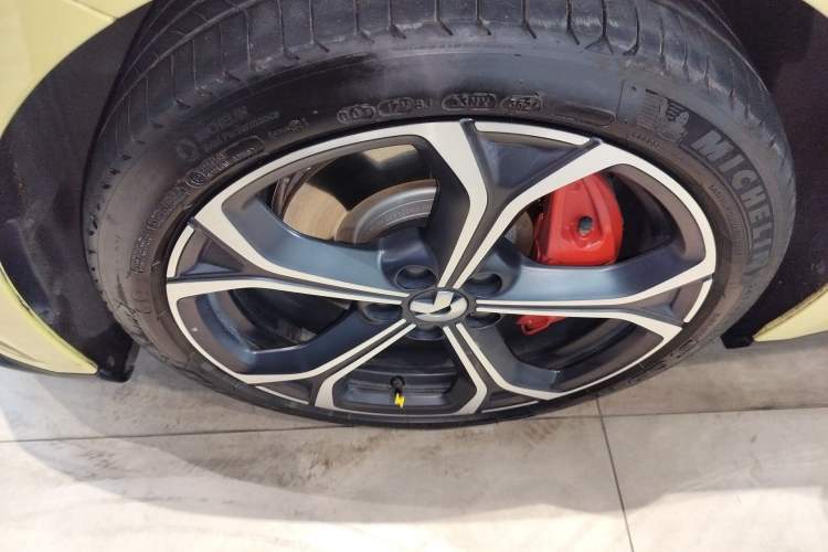 Used Nio ET5 2024 75 kWh Left Front Wheel Hub