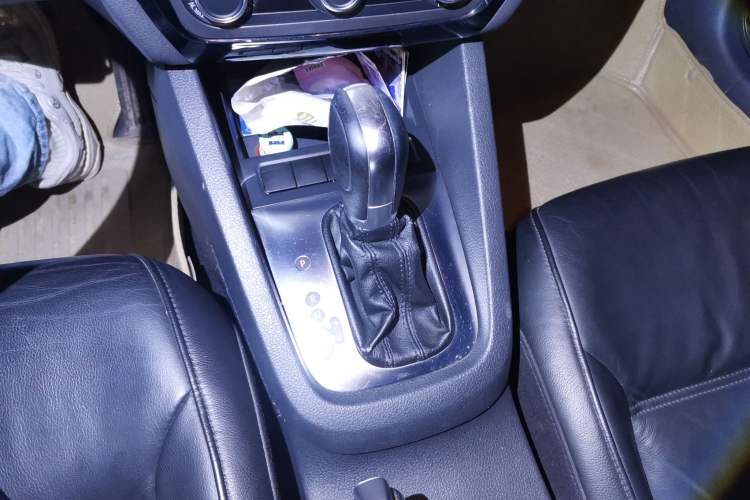 Used Volkswagen Sagitar 2012 1.6L Automatic Comfort Edition Gear Lever