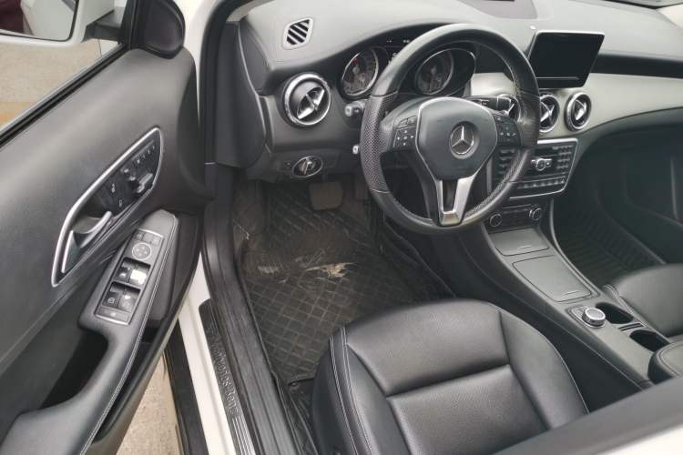Used Mercedes-Benz GLA 2015 GLA 220 4MATIC Fashion Model
