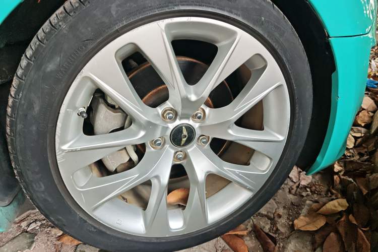 Used Hyundai Genesis Coupe 2012 2.0T Automatic Luxury Edition Right Front Wheel Hub