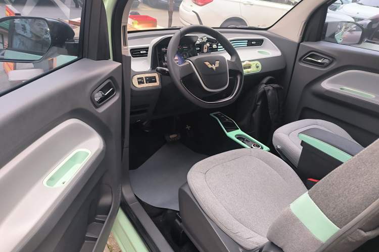 Used Wuling Hongguang MINIEV 2021 Macaron Fashion Model Lithium Iron Phosphate Driver Seat