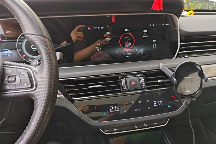 Used Hongqi HS5 2022 Facelifted Version 2.0T Smart Connect Flagship All-Wheel-Drive Edition