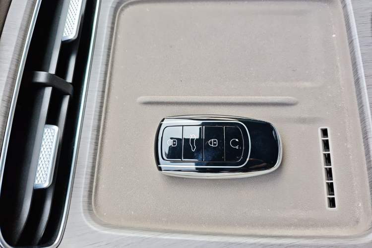 Used Chery Tiggo 8 PLUS C-DM 2025 1.5T 116 km Prestige Version 5 Seats Vehicle Key