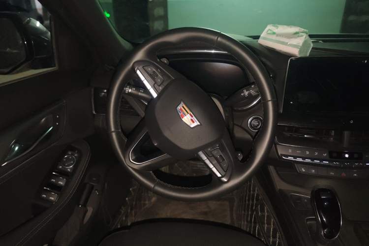 Used Cadillac CT5 2023 28T Luxury Edition (Standard Version) Steering Wheel