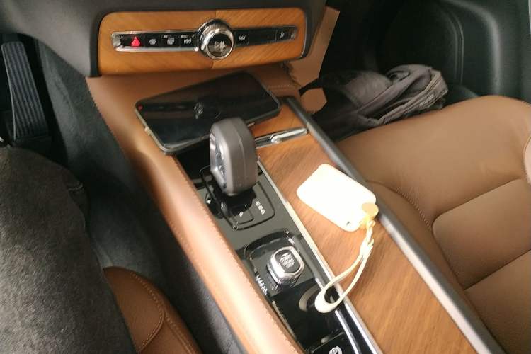 Used Volvo XC90 2023 B6 Zhiyi Luxury Edition 7-Seater Gear Lever