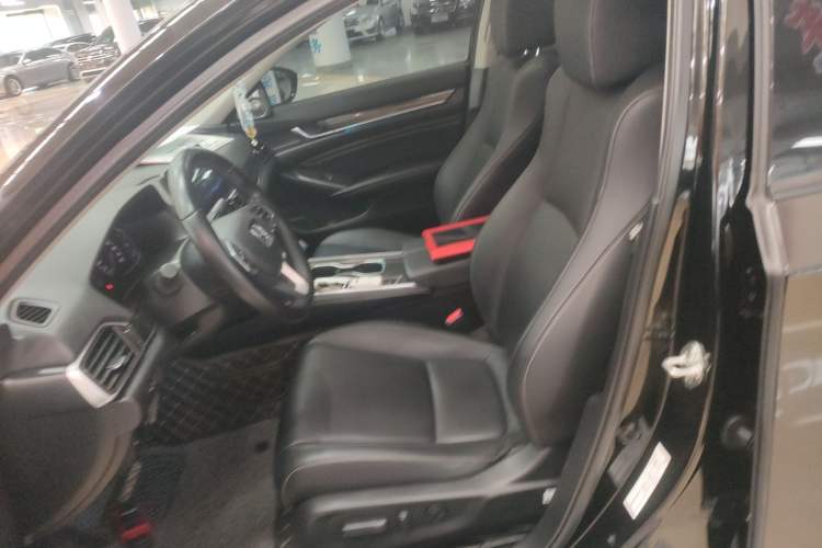 Used Honda Accord 2022 260TURBO Phantom Night · Prestige Edition Left Front Seat