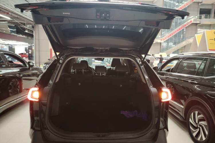 Used Toyota Wildlander 2022 2.0L CVT Two-Wheel Drive Luxury PLUS Edition
