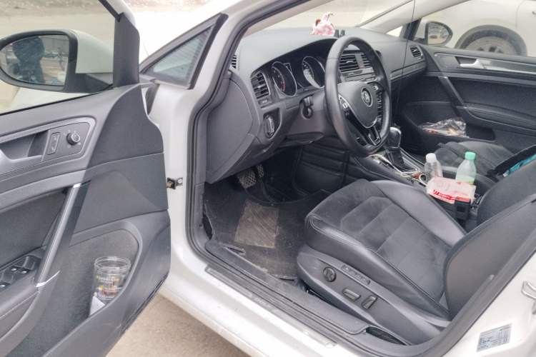 Used Volkswagen Golf 2018 230TSI Automatic Luxury Version
