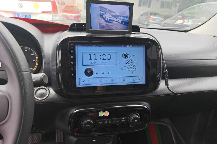 Used Roewe Clever 2021 302 km New Four-Seater Super-Efficient Version Audio And AC Panel