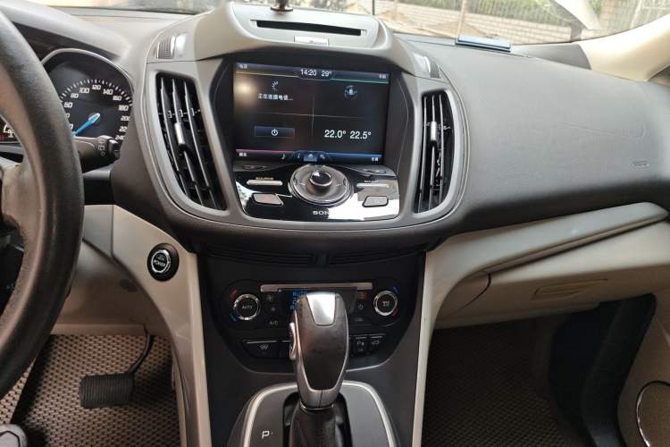 Used Ford Kuga 2013 2.0L GTDi Four-Wheel Drive Premium Model Audio And AC Panel