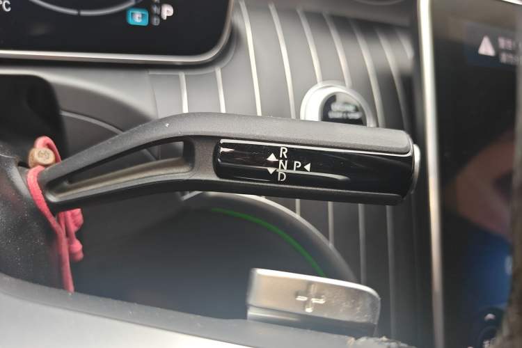 Used Mercedes-Benz C-Class 2022 Restyled C 260 L Sport Edition Gear Lever