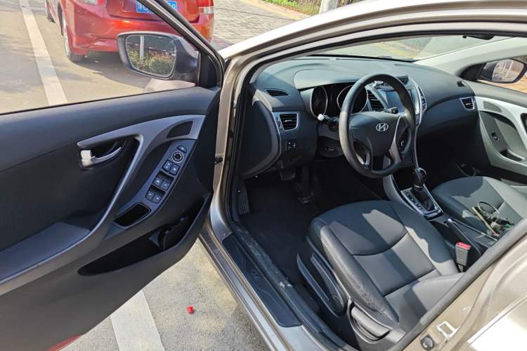 Used Hyundai Elantra (5th Generation / Langdong) 2015 1.6L Automatic Leading Model
