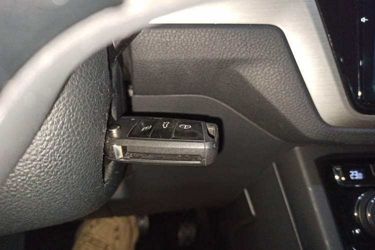 Used Volkswagen Touran 2016 Volkswagen Touran L 280TSI DSG Comfort Edition Interior 1