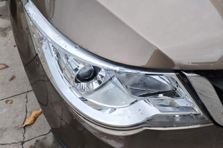 Used Baojun 730 2014 1.5L Manual Luxury Navigation ESP Version 7 Seats Right Front Headlight