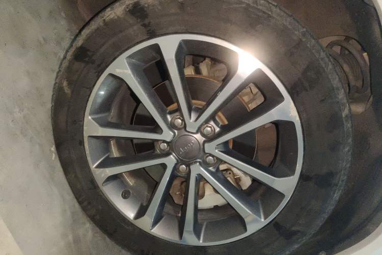 Used Jeep Grand Commander 2018 2.0T Four-Wheel Drive Smart Enjoyment Version China V Emission Standard
