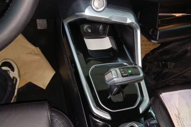 Used Haval H6 2017 Red Label 2.0T Automatic Two-Wheel Drive ZhiShang Model Gear Lever