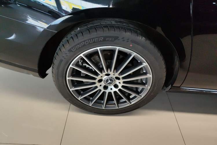 Used Mercedes-Benz E-Class 2023 E 260 L 4MATIC Right Rear Wheel Hub