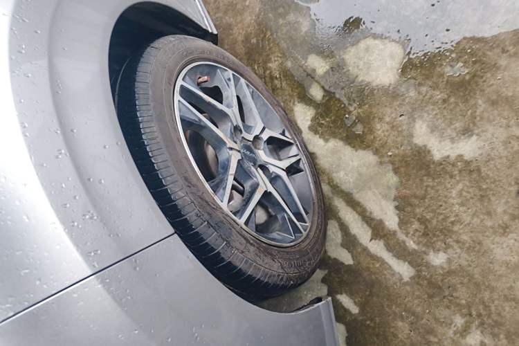 Used Dongfeng Aeolus Yixuan 2021 230T Automatic Chasing Shadow Edition Left Front Wheel Hub