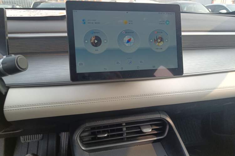 Used BYD Seal 05 DM-i 2025 DM-i Smart Drive 55KM Luxury Model Audio And AC Panel