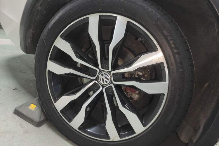 Used Volkswagen Tiguan L 2020 330TSI Automatic Two-Wheel Drive R-Line Flagship Version China VI Standard Right Rear Wheel Hub