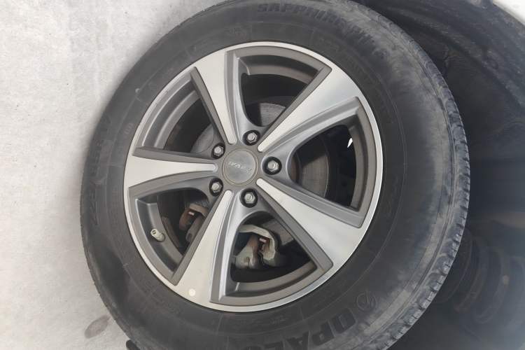 Used Haval H6 2016 Upgraded Model 1.5T Automatic Two-Wheel Drive Elite Version Right Front Wheel Hub