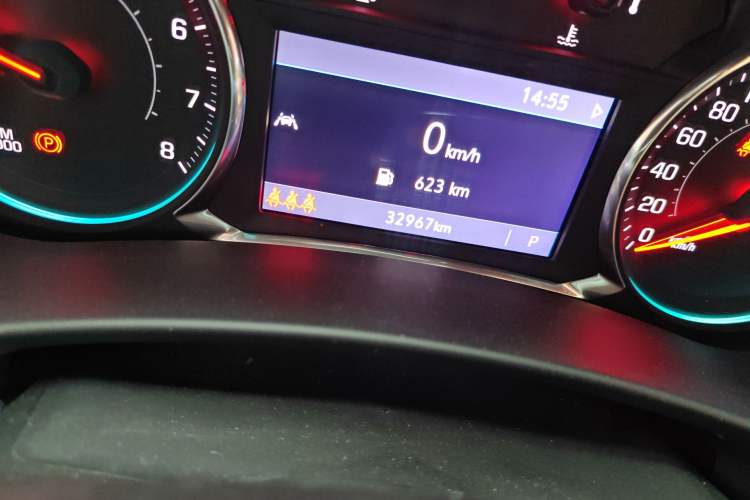 Used Chevrolet Equinox 2022 Mild Hybrid 550T RS Smart Boundary-Setting Edition Odometer Close Up