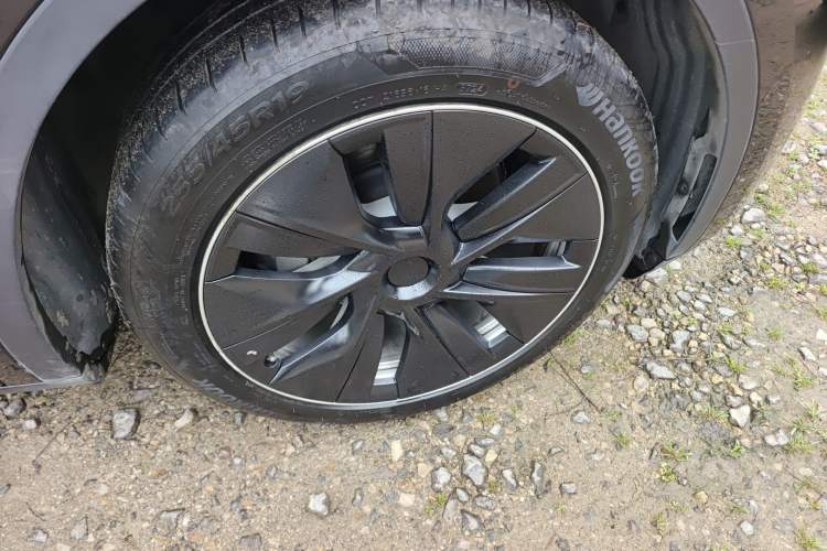 Used Tesla Model Y 2021 Long-Range All-Wheel-Drive Version 3D7