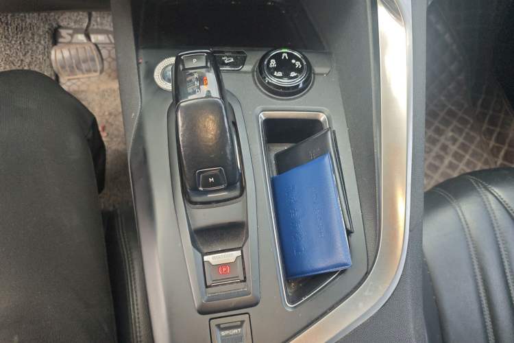 Used Peugeot 5008 2017 380THP 7-Seater Luxury Edition Gear Lever